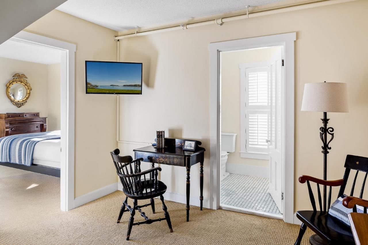 East Wind Inn & Suites Tenants Harbor Экстерьер фото