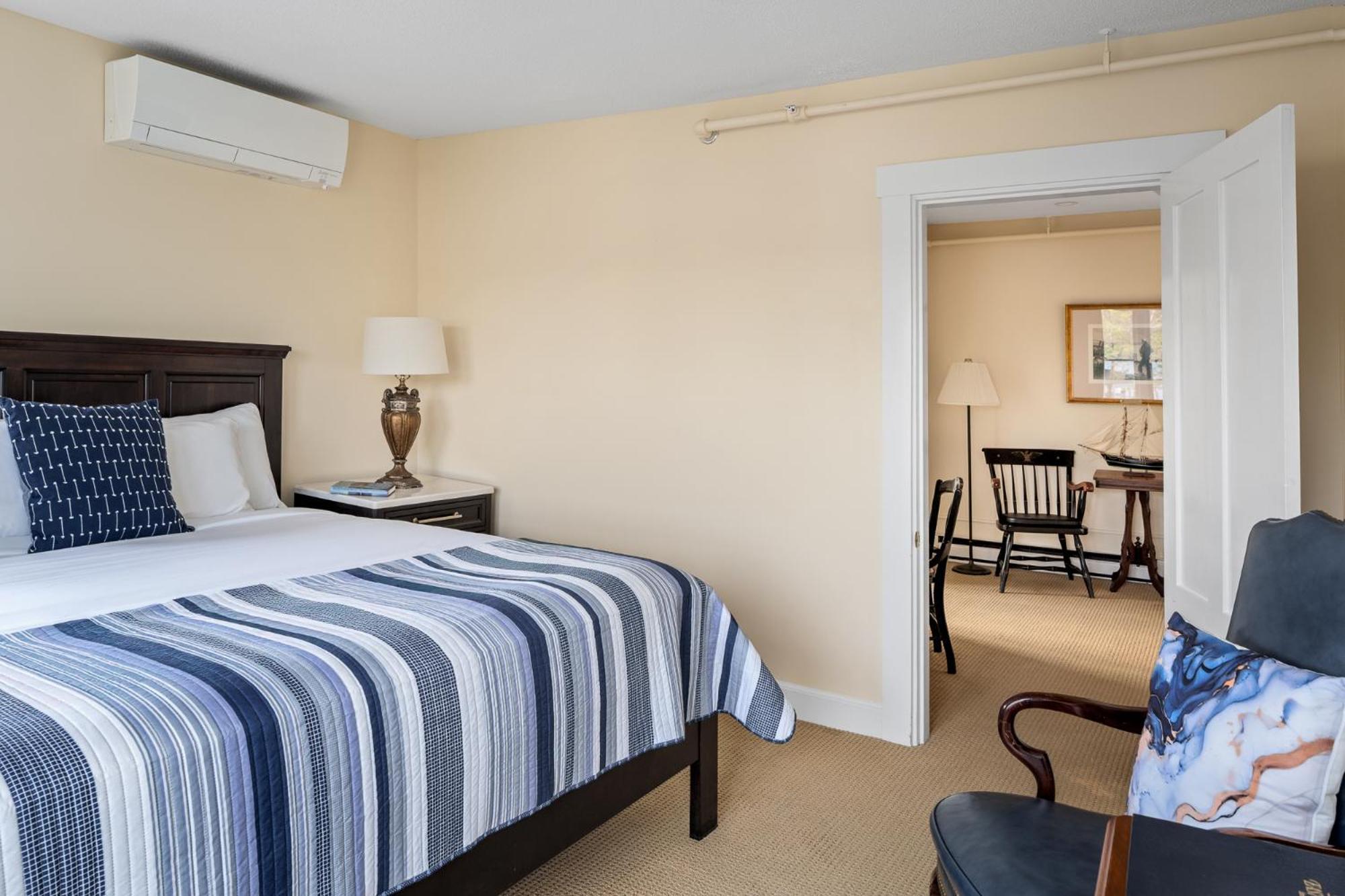 East Wind Inn & Suites Tenants Harbor Экстерьер фото